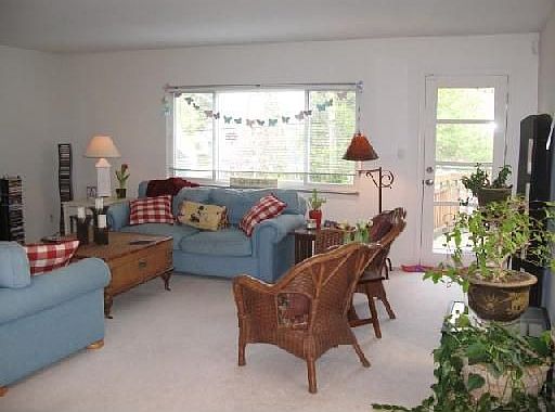 3rd image of 910 Pauline Blvd
