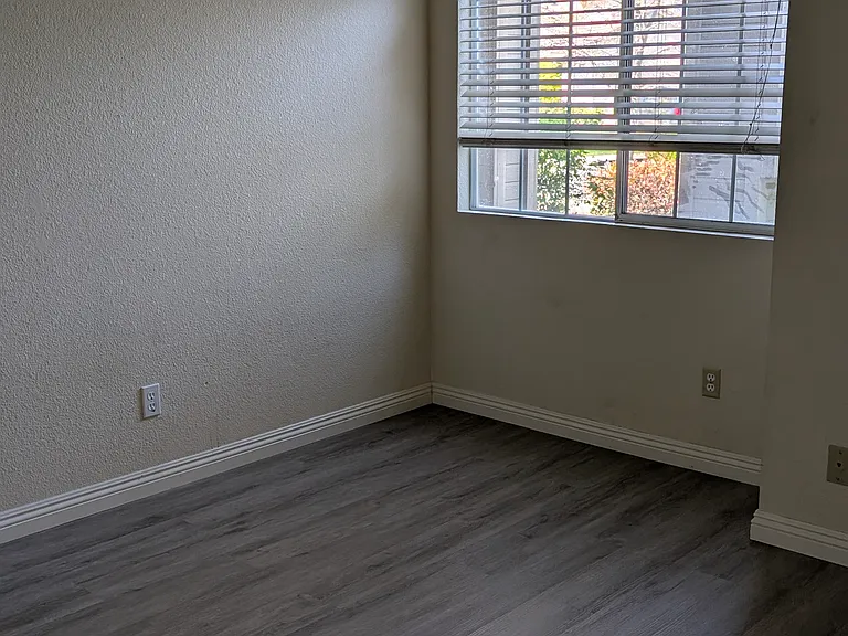 4717 Durham Ct — Photo 16