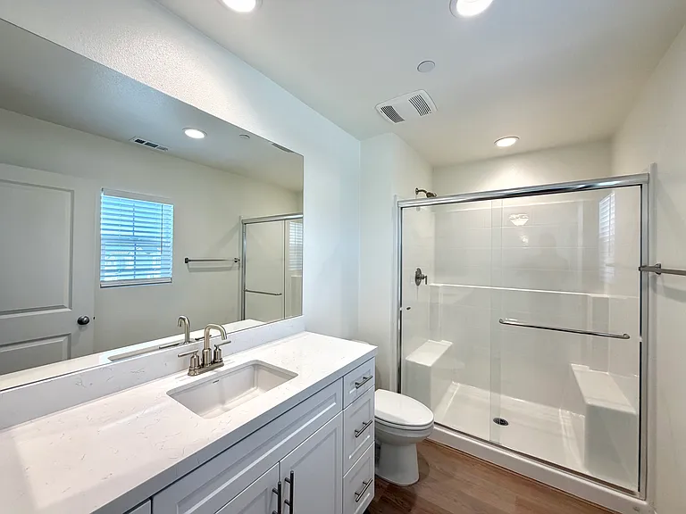 176 N Sutter Ave — Photo 8
