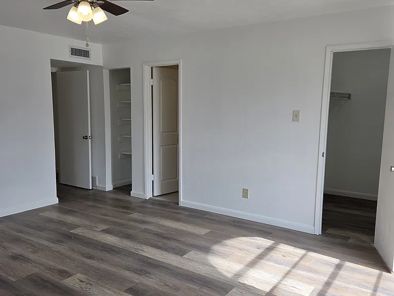 10247 Green Ash Rd — Photo 13