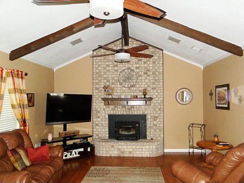 4th image of 614 Crestwood Dr