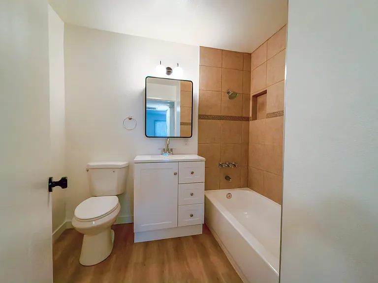 Laurel Canyon Place — Photo 11