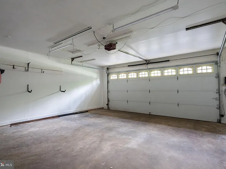 6506 Bellamine Ct — Photo 46
