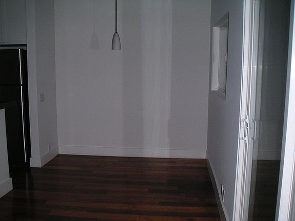 4th image of 4835 Elmwood Ave APT G
