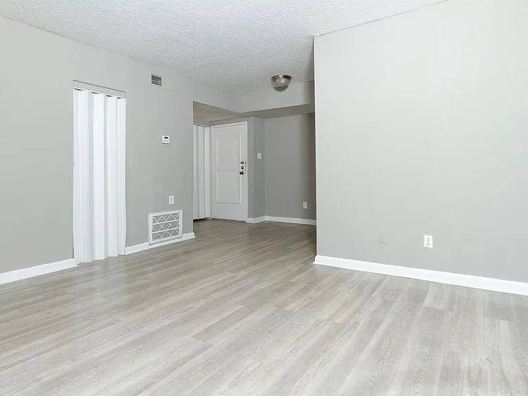 1834 John Calvin Ave — Photo 1