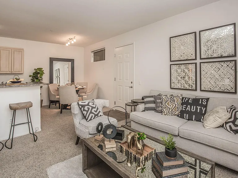 Laurel Vista Apartment Homes — Photo 21