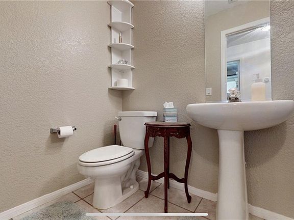 5th image of 17607 Ranchero St