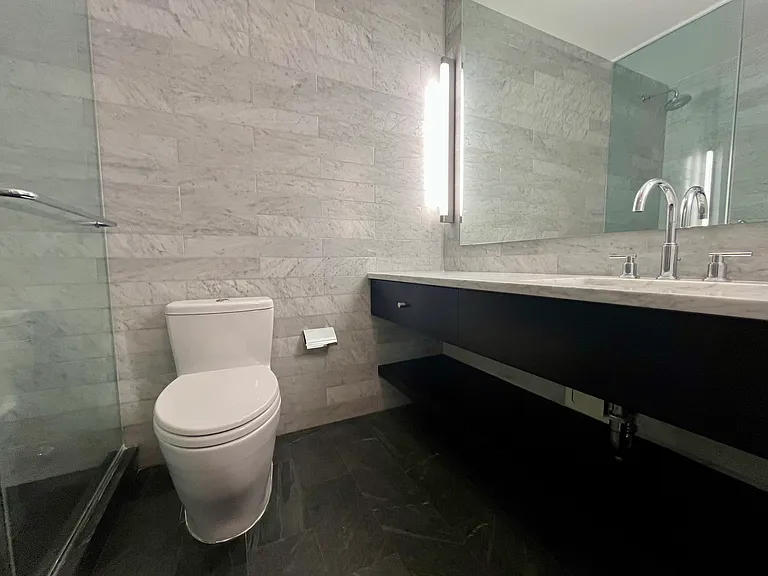 234 E 46th St #Penthouse 2103 — Photo 9