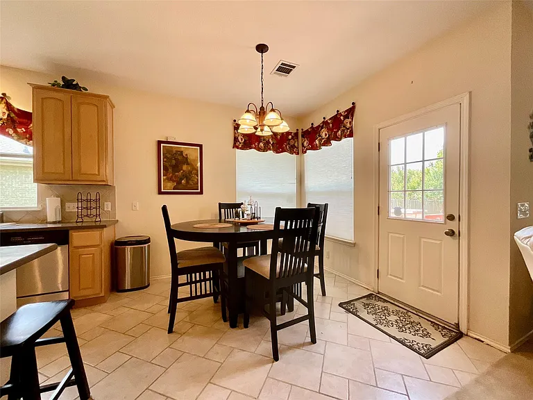 7008 Albacete Ln — Photo 11