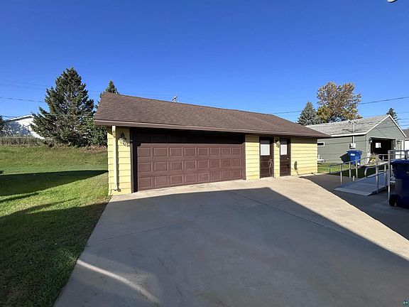 2nd image of 1642 Merryview Ln