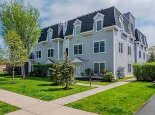 2 Bishop Rd #202, West Hartford, CT 06119