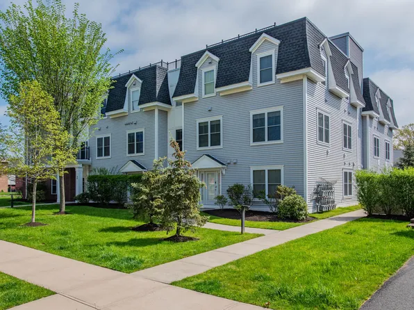 2 Bishop Road APT 202, West Hartford, CT 06119