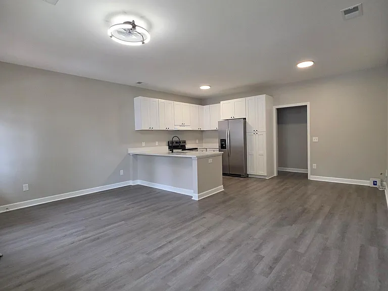 1005 Queen St — Photo 13