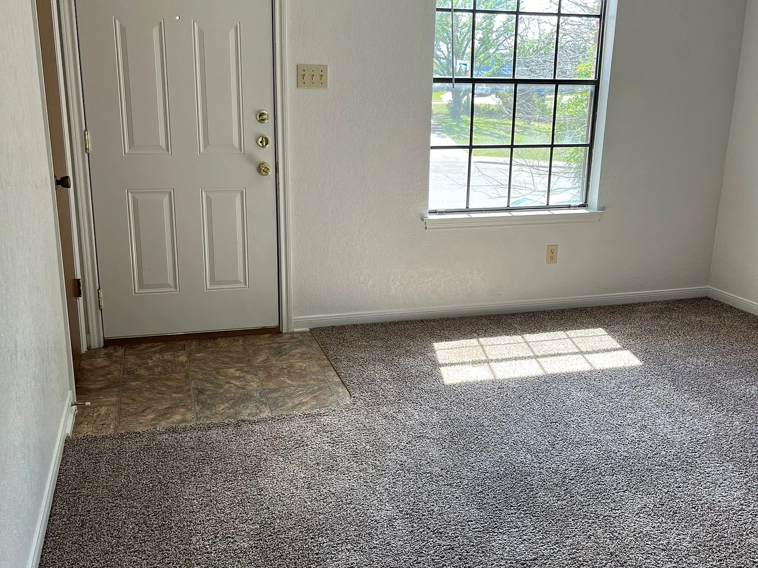 2 bed, 1.0 bath, 821 sqft, $650 — Photo 1
