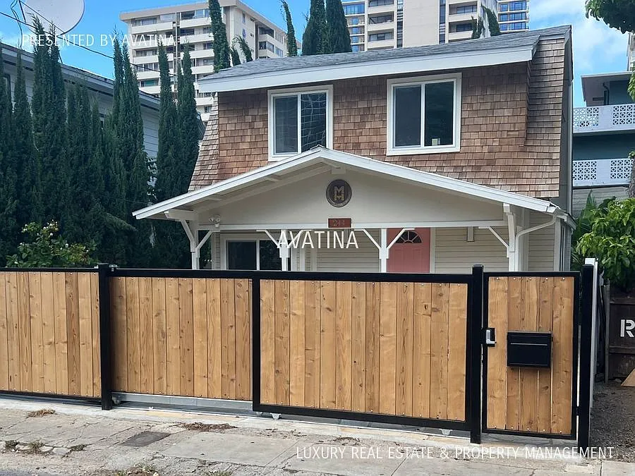 Video! Killer Waikiki Gated Bungalow! — Photo 2