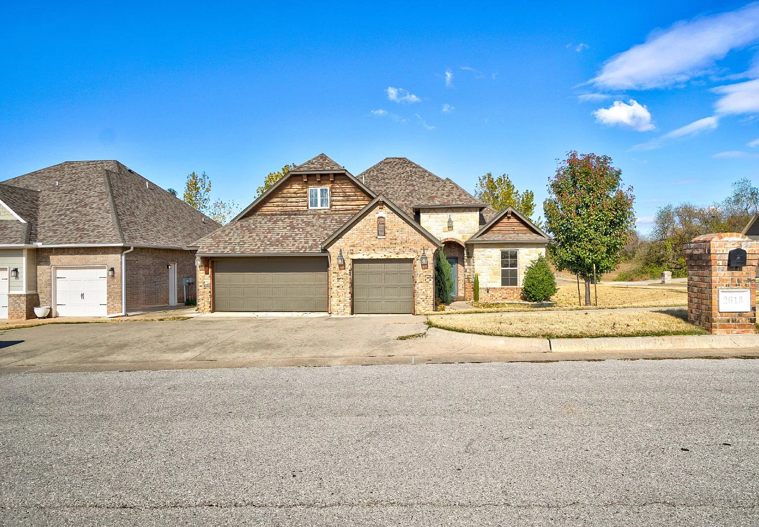 4 bed, 2.0 bath, 1978 sqft, $2,100 — Photo 2
