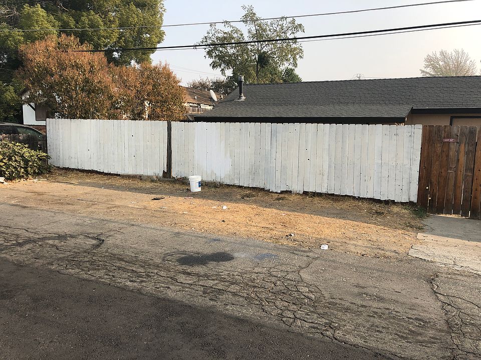 2nd image of 2440 Connie Dr