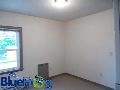 414 Dousman St — Photo 4
