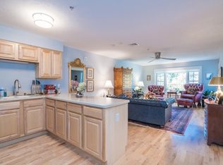 25 Greenleaves Dr Unit 529, Amherst, MA 01002