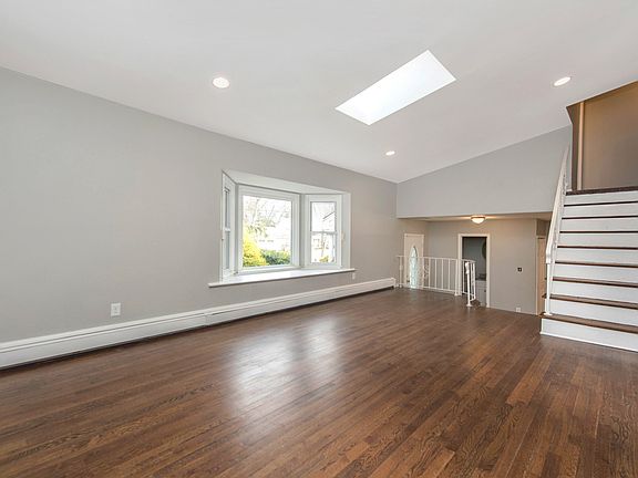 3rd image of 37 Lombard Dr