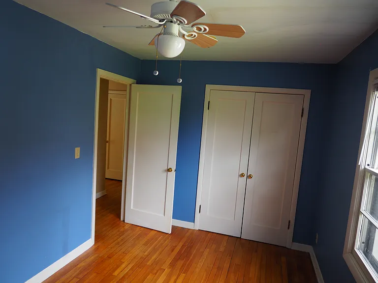 Second bedroom.