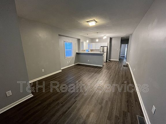 4th image of 2830 Central Ave