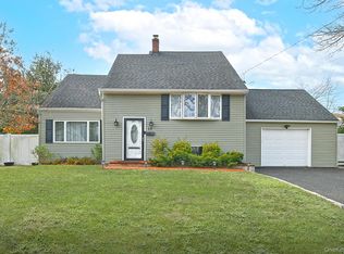 17 Pine Tree Road, South Huntington, NY 11746