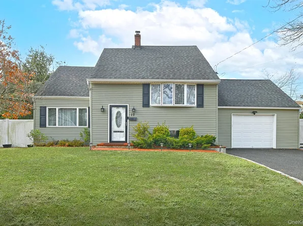 17 Pine Tree Road, South Huntington, NY 11746