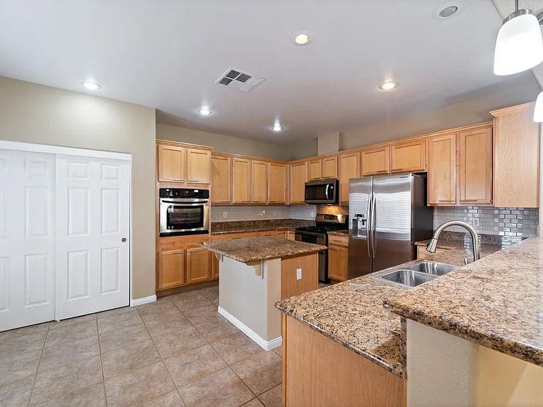 10492 Mission Park Ave — Photo 15