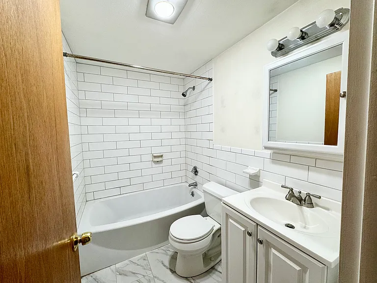 80 N Warren St #20 — Photo 23