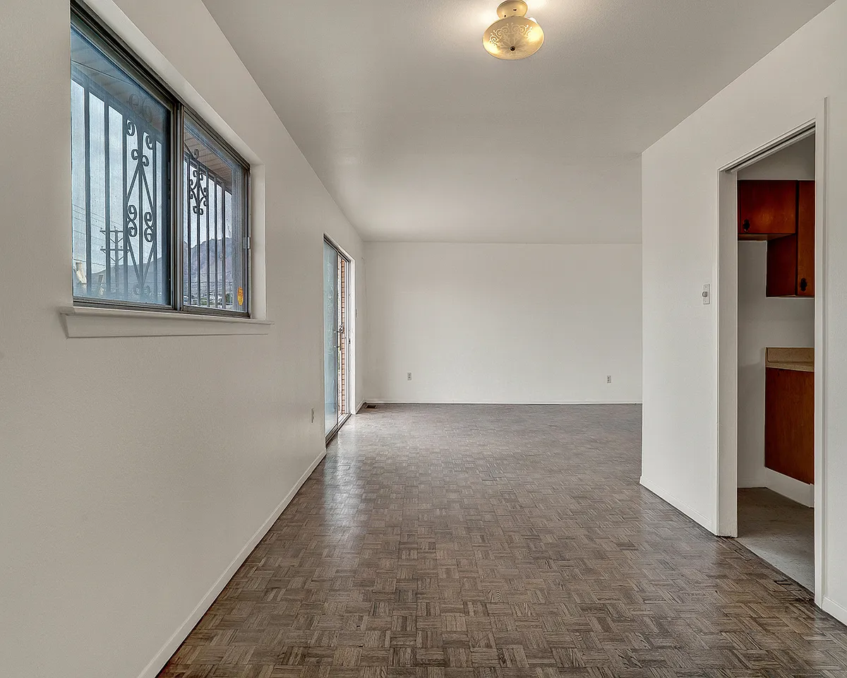 Building Photo - 213 Clairemont Dr