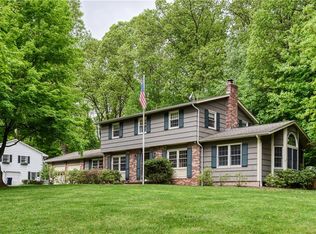 1 Burr Oak Dr, Pittsford, NY 14534