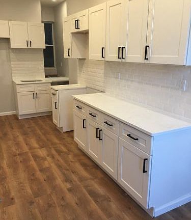 4th image of 2357 N Park Ave