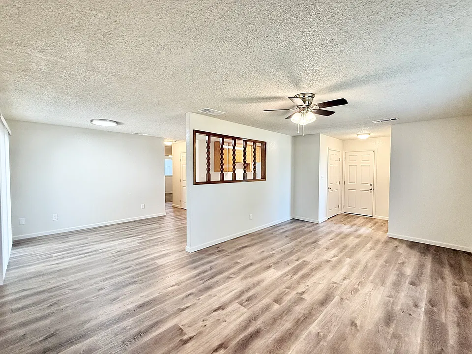 4128 Bluebird Dr