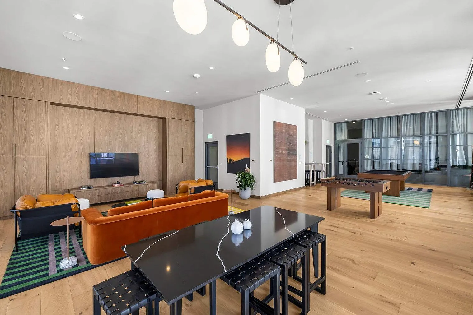 2 bed, 2.0 bath, 818 sqft, $3,787 — Photo 4