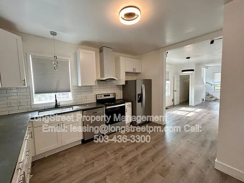 3 bed, 3.0 bath, 2496 sqft, $3,195 — Photo 4