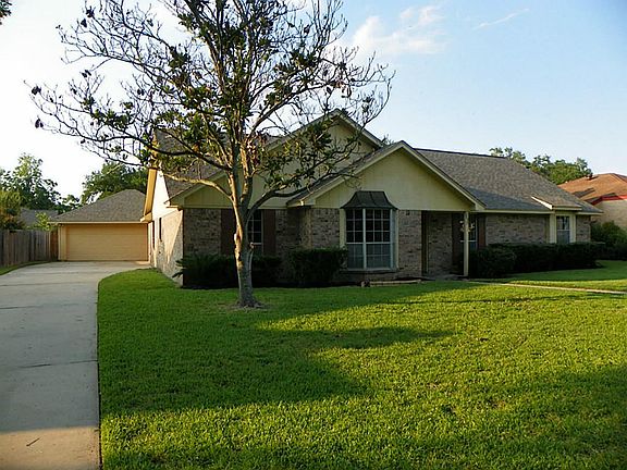 4th image of 1702 Hawthorn Dr
