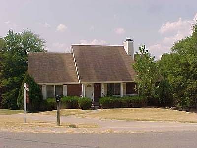 2nd image of 682 W Creek Dr