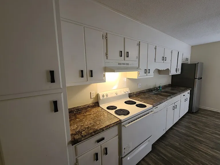 612 Platinum St — Photo 16