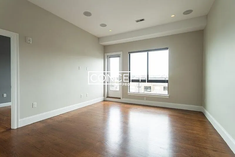 2 bed, $4,650 — Photo 3