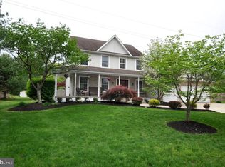5 Periwinkle Dr, Mount Laurel, NJ 08054