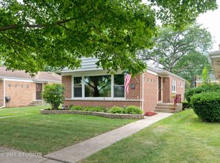 8224 Kildare Ave, Skokie, IL 60076