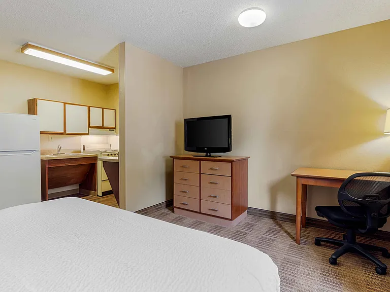 Studio Suite - 1 Queen Bed