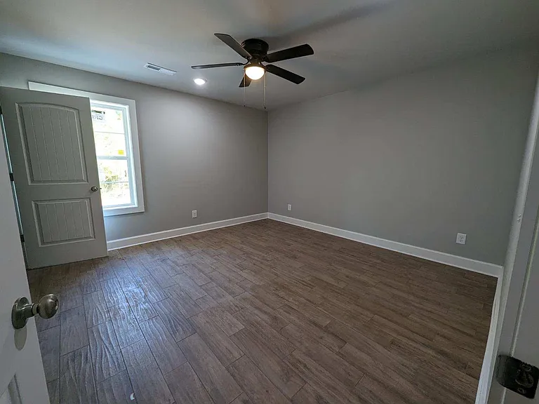 513 Martin Dr #B — Photo 8