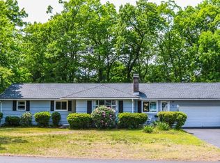 22 Meadowlark Dr, Longmeadow, MA 01106