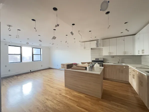 831 Willoughby Avenue image 10 of 12