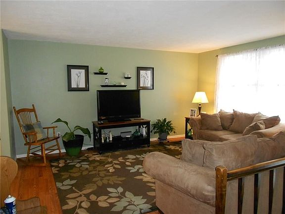 5th image of 10 Linda Ln