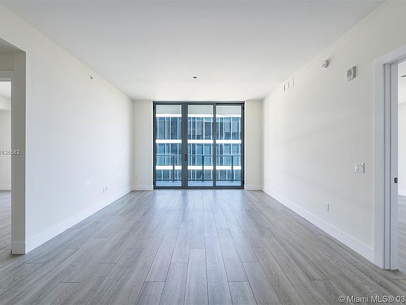 5th image of 2960 NE 207th St Unit 809