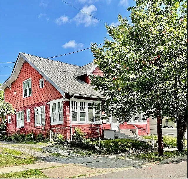 9 Hayden St photo 1