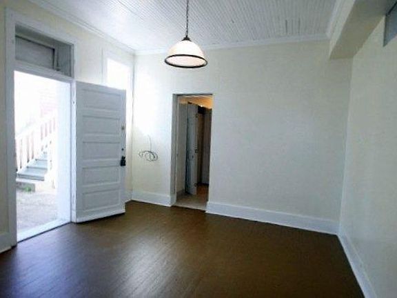 2nd image of 815 Dante St